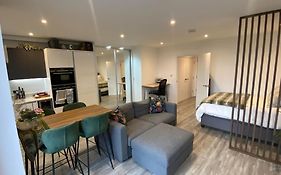 London Luxe: Stylish Studio
