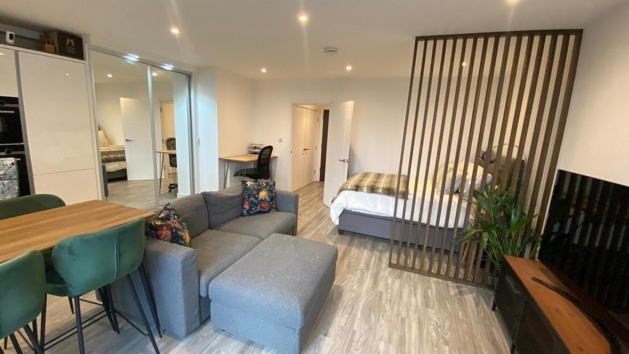 London Luxe: Stylish Studio Exterior photo