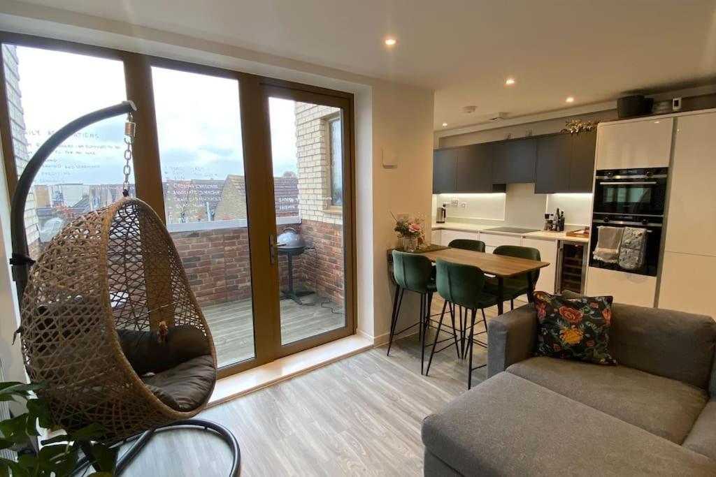 London Luxe: Stylish Studio Exterior photo