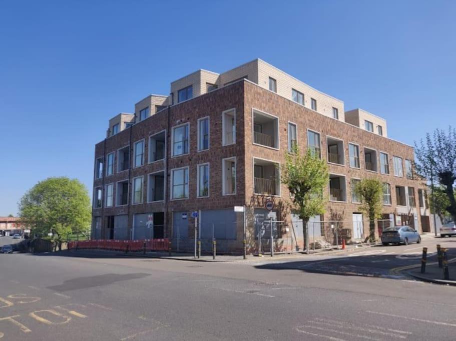 London Luxe: Stylish Studio Exterior photo